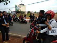 Bidan Wati Kabur dalam Keadaan Setengah Sadar Tanpa Alas Kaki
