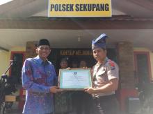 Tokoh Masyarakat Beri Penghargaan Polsek Sekupang usai Ungkap Kasus Begal