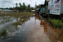 Warga Senempek di Lingga Sebut Genangan Air Laut Pasang Hal Lumrah