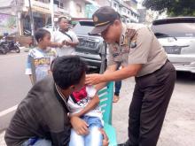 Kaget Lihat Polisi Masuk ke Warnet, Anak Ini Terjun dari Lantai Dua