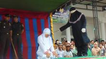 Pasangan Zina di Aceh Dihukum 100 Kali Cambuk