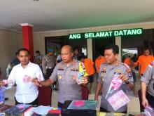 Usman dan Sarifudin Belajar Bikin Uang Palsu dari Internet
