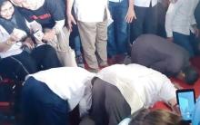 Tanpa Sandiaga, Prabowo Klaim Menang 62% dan Sujud Syukur