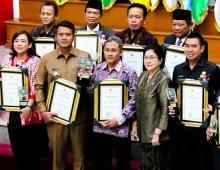Bupati Bintan Terima Penghargaan Swasti Saba Wiwerda dari Menteri Kesehatan RI