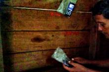 Tower Telekomunikasi Rusak, Warga Mentuda di Lingga Gantung HP Cari Sinyal