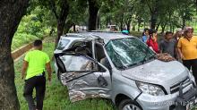 Daihatsu Terios Hantam Pohon di Depan KFC Tiban, Seorang Wanita Dilarikan ke Rumah Sakit 