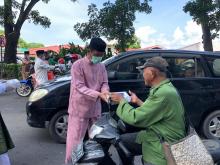 Wako Rudi Sambangi Warga di Jalan dan Beri Nasi Kotak 