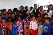 Camat dan GOW Lingga Ingin Minat Baca Anak Suku Laut Meningkat