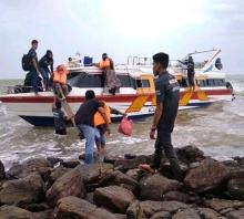 Nyaris Celaka, 22 Penumpang SB Karunia Jaya Dievakuasi