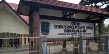 Gedung DPRD Papua Barat Dibakar Massa, 45 Anggota Dewan Dilantik di Lapangan