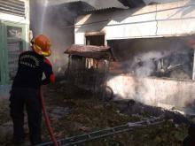 Gegara Bakar Sampah, Gudang Garmen di Bintan Ini Terbakar