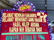 Geger Karangan Bunga Tagih Utang Rp 1 M yang Viral di Sragen