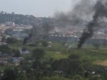 Warga Kampung Agas Mulai Bakar Ban Adang Tim Penggusuran