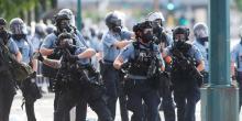 Banyak Polisi di AS Turun ke Jalan Ikut Demo Kematian George Floyd