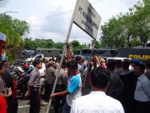 Kronologi Staf Ahli Gubenur Kepri Didemo Warga