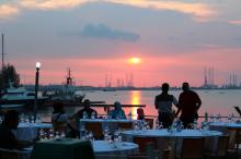 Yuk, Nikmati Sunset Kota Batam Sambil Berbuka Puasa