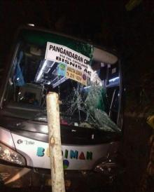 4 Sekeluarga Tewas Ditabrak Bus di Pinggir Jalan