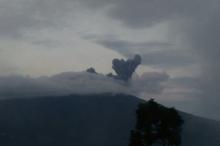  Gunung Marapi Sumbar Meletus, Abu Vulkanik Menyembur Setinggi 300 Meter