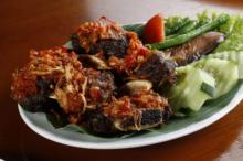 Resep Iga Penyet, Pedas Manisnya Bikin Meleleh