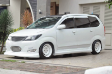 Cara Merawat Mobil Putih Tetap Kinclong