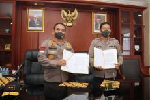Kapolda Kepri Irjen Aris Budiman Terima Pataka dari Irjen Andap