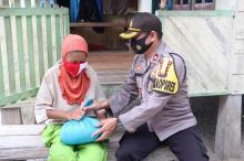 Polres Lingga Salurkan 1.000 Paket Sembako untuk Warga Kurang Mampu