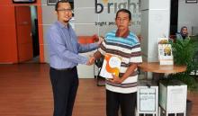 PLN Batam Bagikan Cinderamata Semarakkan Hari Pelanggan Nasional
