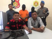 Jual Isi Rumah Kontrakan, Pasangan Kekasih Diringkus Polsek Bukit Bestari