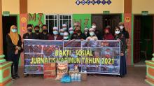 Jurnalis Karimun Berbagi Paket Sembako