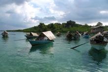 Pembangunan Mangkrak, Musala Warga Pulau Akat Lingga Tanpa Dinding