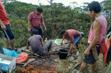 Festival Gunung Daik, Pokdarwis Bangun Toilet di Puncak Bukit Permata