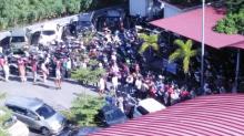 Layanan Kembali Dibuka, Antrean Warga Padati Kantor Samsat Kepri