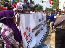Demo PKL Pasar Induk: Dari Ancam Buka Baju Hingga Pertanyakan Hibah Lahan