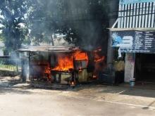 Sarinem Pingsan Usai Warung Pecelnya Hangus Terbakar