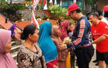 Warga Duta Mas Bagikan 1.500 Paket Sembako di Hari Kemerdekaan