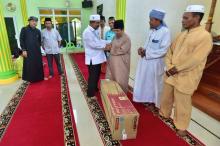 Safari Ramadhan, Pemkab Karimun Bagi-bagi Bantuan