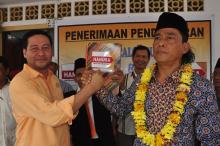 Zaizulfikar Diantar Ratusan Warga Ambil Formulir Bakal Calon Bupati