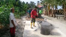 Pengaspalan Jalan Desa Pongkar Masuk Tahap Finising