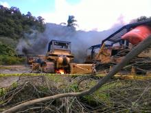 Massa yang Anarkis Tak Pedulikan Wabup dan Kapolres Anambas