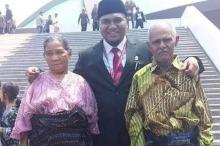 Bawa Orang Tua dan Tampil Sederhana saat Pelantikan, Siapa Angelo Wake Kako?