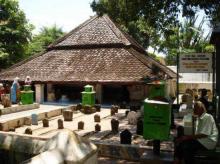 Wisata ke Kota Tuban, Kunjungi Makam Para Wali
