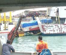 Ramp Door Patah, Roro Tujuan Karimun Tertahan Berjam-jam di Punggur