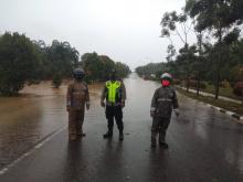 Akses Jalan Hang Tuah Menuju Bandara Hang Nadim Ditutup Karena Banjir