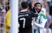 Ronaldo Dihukum Dua Kali Pertandingan