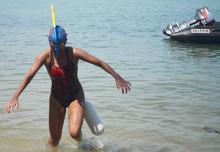 Wow, Siswi SMA Kelas 2 Juara Satu Lomba Renang Laut di Batam  