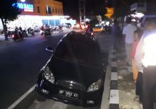 Salah Injak Rem, Toyota Rush Masuk Parit di Karimun