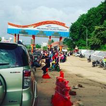 Pajak FTZ 10 Persen Bikin Ngeluh Calon Penumpang Roro di Punggur  