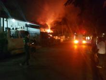 Dua Rumah Ludes Terbakar di Marina Park Lubuk Baja 
