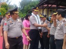 AKBP Nugroho Dwi Karyanto Disambut Pedang Pora di Mapolres Natuna