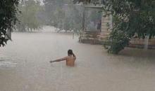 Tim SAR Evakuasi Balita dan Lansia Terjebak Banjir di Natuna